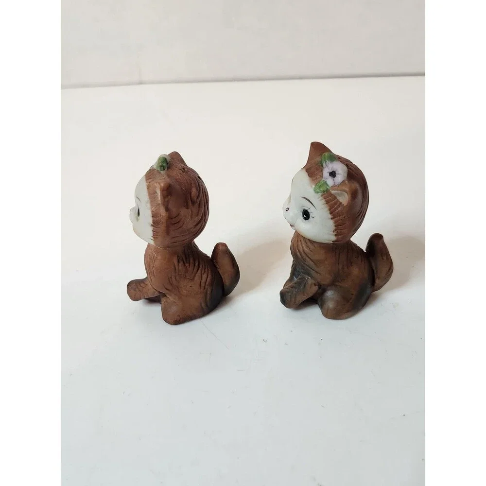 Vintage Ceramic Brown Kittens w/ Purple Flower Salt & Pepper Shakers 2 Pc Set